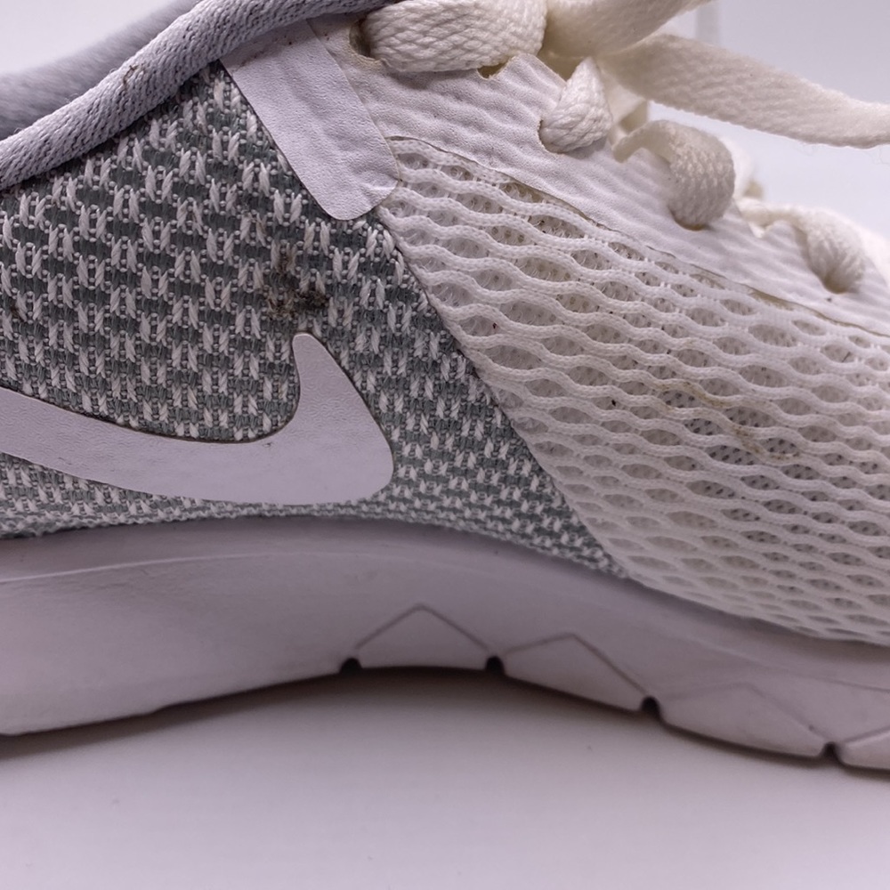 Nike White sneaker tennis shoe size 6.5 - Picture 8 of 10